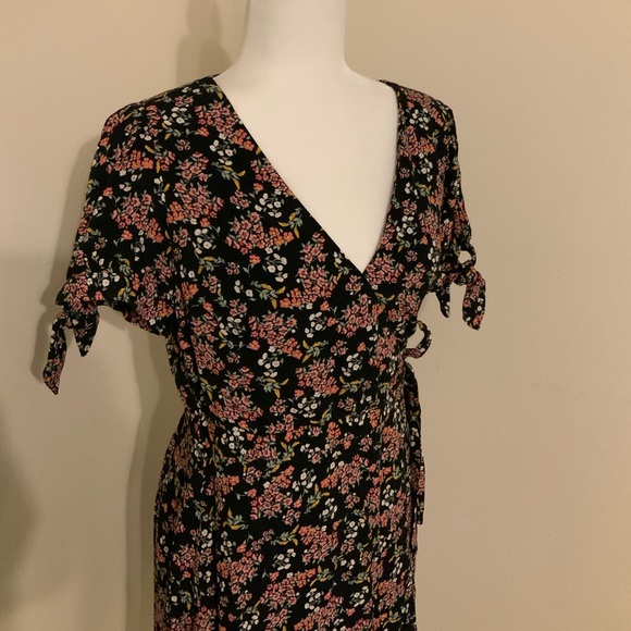 Ann Taylor Loft 0 Black Floral Wrap Romper Dress - Picture 4 of 14